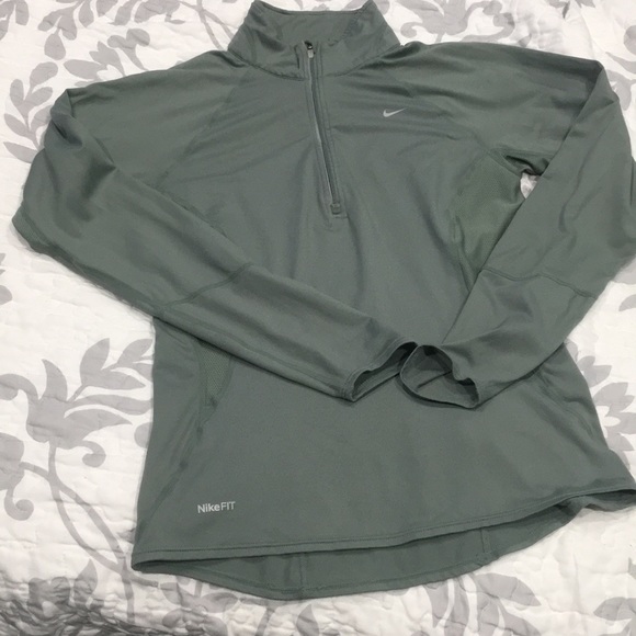 Nike Tops - Nike Small lightweight quarter zip jacket green